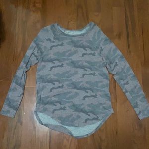 American Eagle small camouflage print sweater